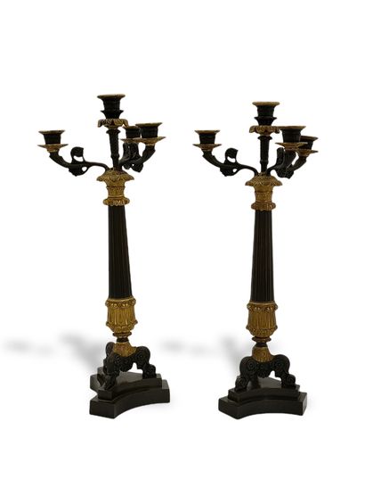 PAIRE DE CANDELABRES à quatre lumières d'Epoque...