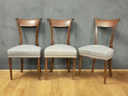 SUITE DE 10 CHAISES à dossier trapézoïdal...