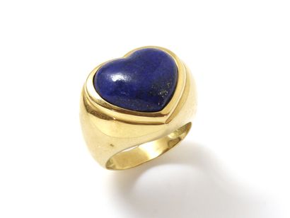 Bague chevalière en or 750 millièmes décorée...