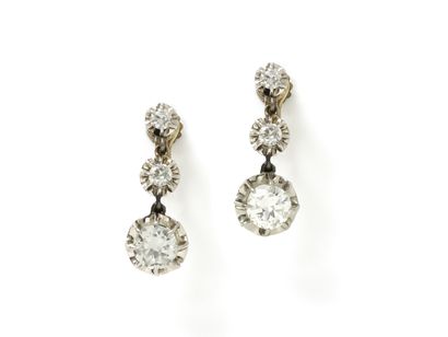 Paire de boucles d'oreilles dormeuses en...