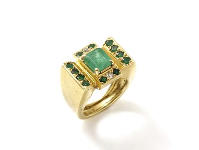 Bague chevalière en or 750 millièmes centrée...