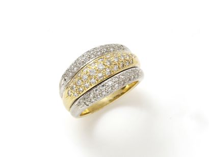 Bague jonc 2 tons d'or 750 millièmes, composée...