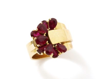 Bague chevalière en or 750 millièmes stylisant...