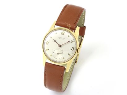 JUVENIA

Montre bracelet d'homme en or 750...