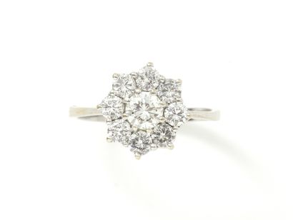 Bague marguerite en or gris 750 millièmes...