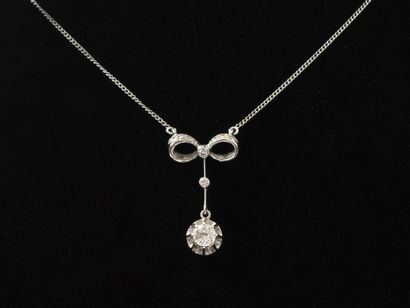 Délicat collier pendentif en or gris 750...
