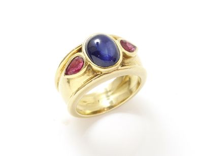 Bague jonc en or 750 millièmes ornée d'un...