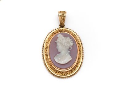 Pendentif en or 750 millièmes, orné d'un...