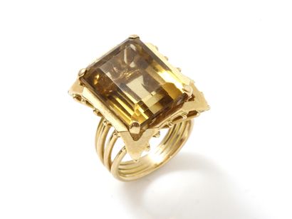 Bague fils d'or 750 millièmes ornée d'une...
