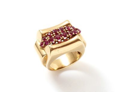Bague chevalière en or 750 millièmes, à décor...