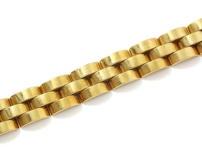 Bracelet tank en or 750 millièmes, composé...