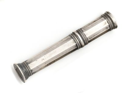 Etui à cire en argent 800 millièmes composé...