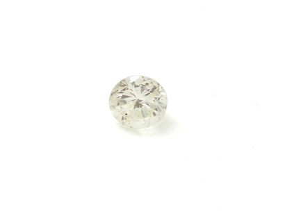 Diamants rond brillanté sur papier.

Poids...