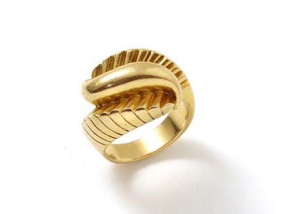 Bague chevalière en or 750 millièmes à décor...