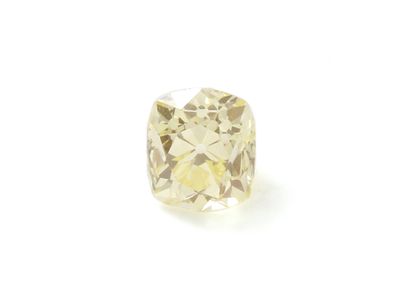 Diamant coussin de taille ancienne sur papier.

Poids...