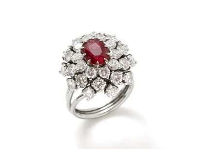 Bague fils d'or gris 750 millièmes stylisant...