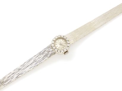 DOXA

Montre bracelet de dame en or gris...