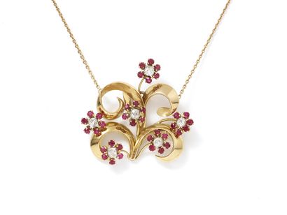 Collier en or 750 millièmes retenant en pendentif...