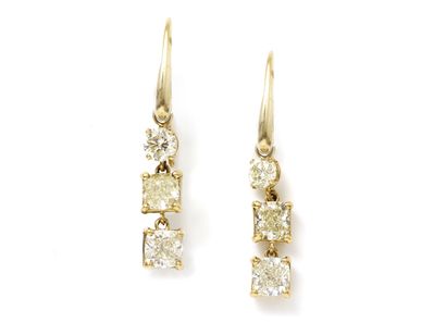 Paire de pendants d'oreilles en or 750 millièmes,...