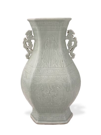 CHINE période REPUBLIQUE (1912-1949)

VASE...