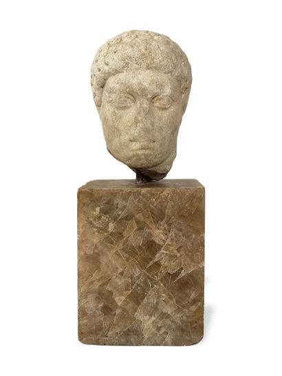 ART GRECO-ROMAIN

Tête d'homme aux cheveux...