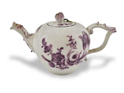 MEISSEN - PETITE THEIERE EGOISTE Circa 1740...