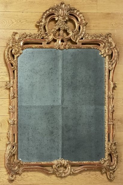 PAIRE DE GRANDS MIROIRS de forme mouvementée...