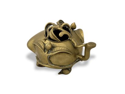 CHINE Circa 1900

BRULE PARFUM en bronze...