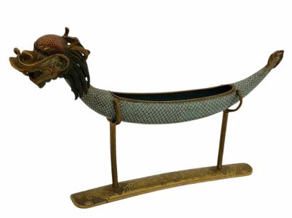 
CHINE, époque JIAQING(1796-1820)




DRAGON...