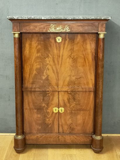SECRETARY with detached columns of Empire...