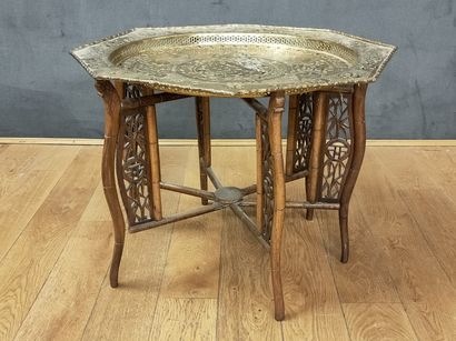 INDOCHINE Circa 1900

TABLE A THE composée...