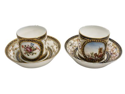 DEUX TASSES LITRONS - Paris XIXème Siècle

en...