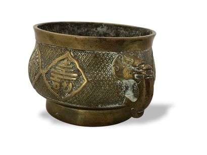 CHINE XIXème Siècle 

BRULE PARFUM en bronze...