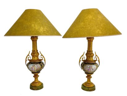 PAIR OF CANDELABRES of the End of the XIXth...