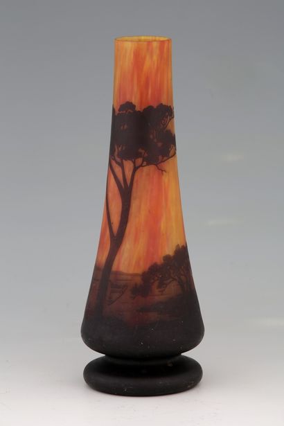 DAUM Nancy

TRUNCATED CONE VASE

Acid-etched...