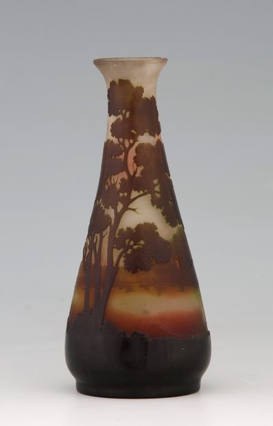Ets Gallé (1904-1936)

SOLIFLORE VASE 

Acid-etched...