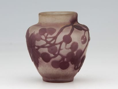Ets Gallé (1904-1936)

VASE MINIATURE

Acid-etched...