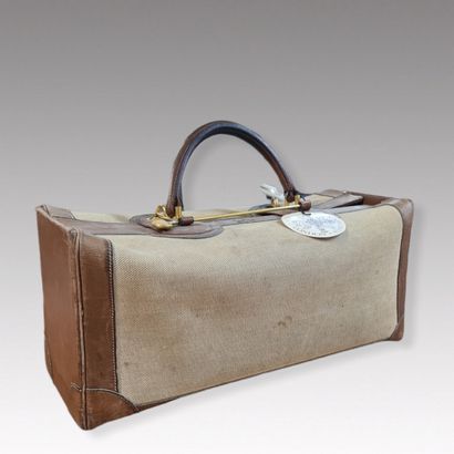 HERMES Paris - Square mouth bag in beige...