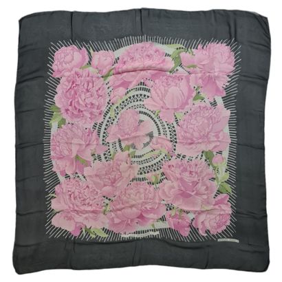 HERMES Paris made in France - CHALE in printed...