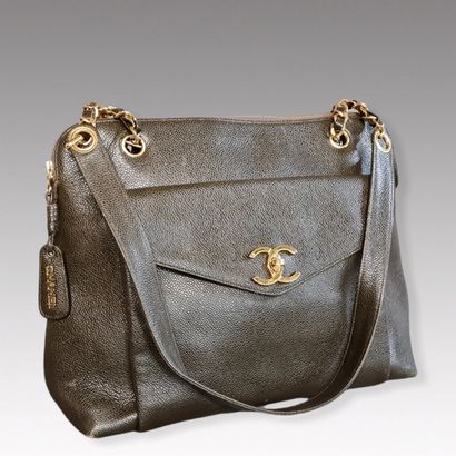 CHANEL circa 1995 - BAG 33 cm in olive caviar...