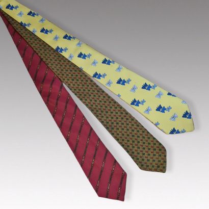 HERMES Paris - Lot of THREE silk twill CRAVATES...