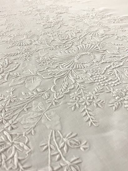 NAPPE RECTANGULAIRE ET SES DOUZE SERVIETTES...