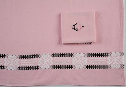 NAPPE RECTANGULAIRE ET SES 12 SERVIETTES...