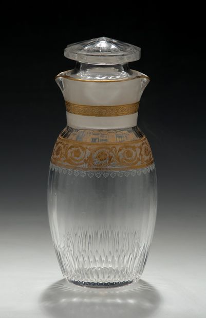 SAINT-LOUIS ? - SHAKER en cristal blanc taillé...
