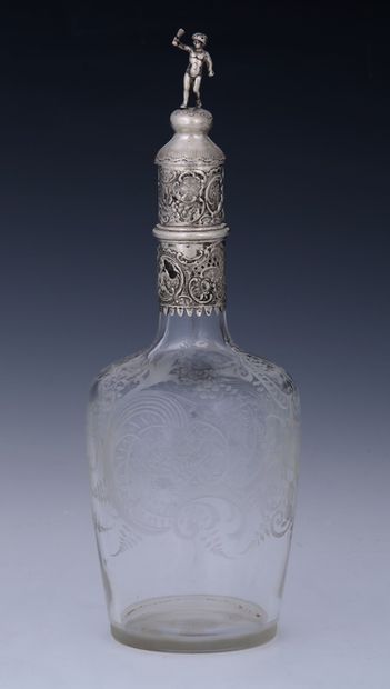 CARAFE A ALCOOL en cristal gravé à monture...