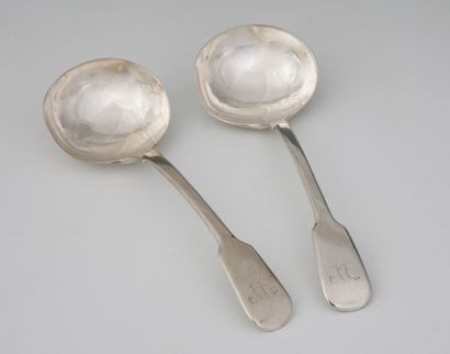 PAIRE DE LOUCHES A CREME en argent 800 Millièmes,...