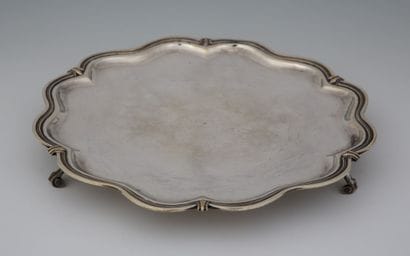 ROUND TABLE SURFACE with moving edge on three...