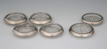 SET OF 6 INDIVIDUAL TABLE ASHTRAYS in molded...
