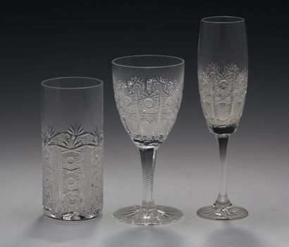 SET OF 15 BULLETIN GLASSES and 5 CHAMPAGNE...