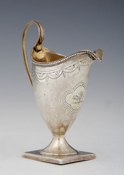 Silver helmet-shaped MILK POT 800 Millièmes...